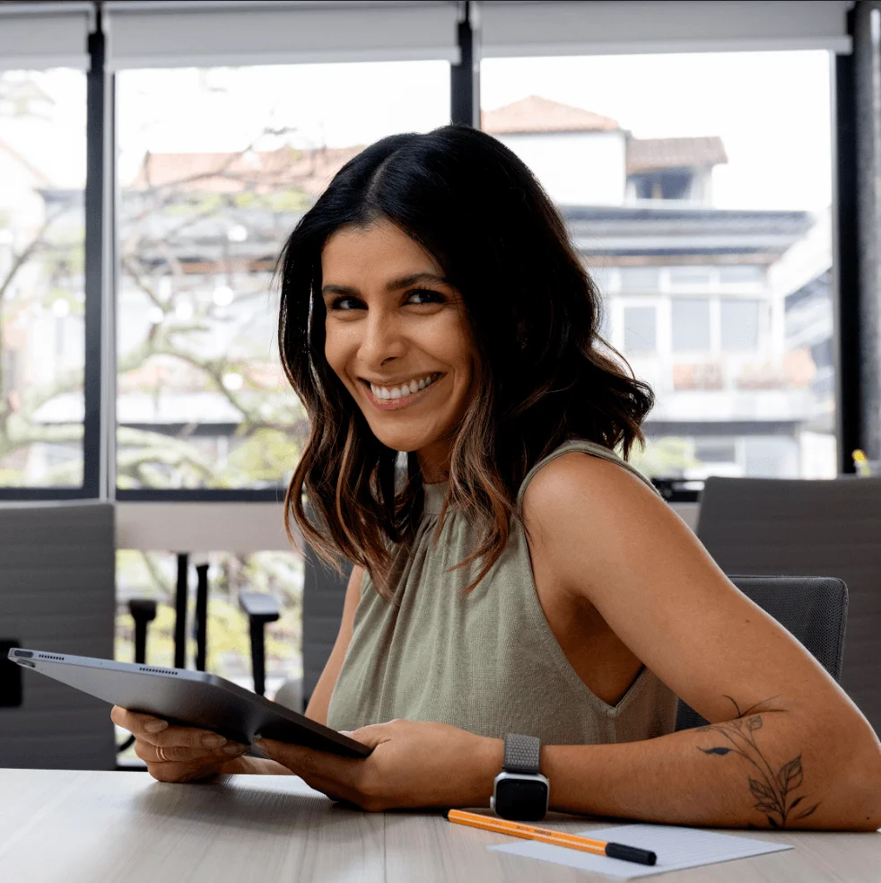 Trabalhadora CLT em seu ambiente de trabalho